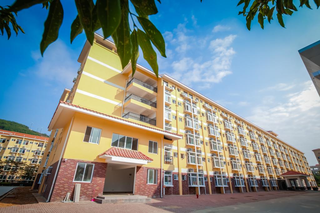 5 tòa nhà ký túc xá.jpg